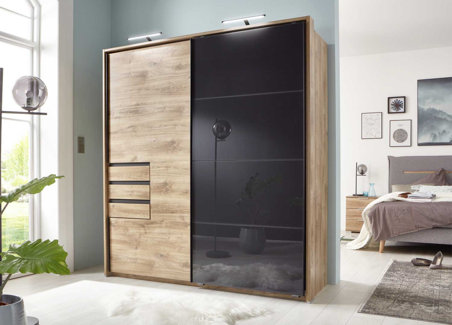 Armoire design pas cher en verre avec tiroirs et penderie