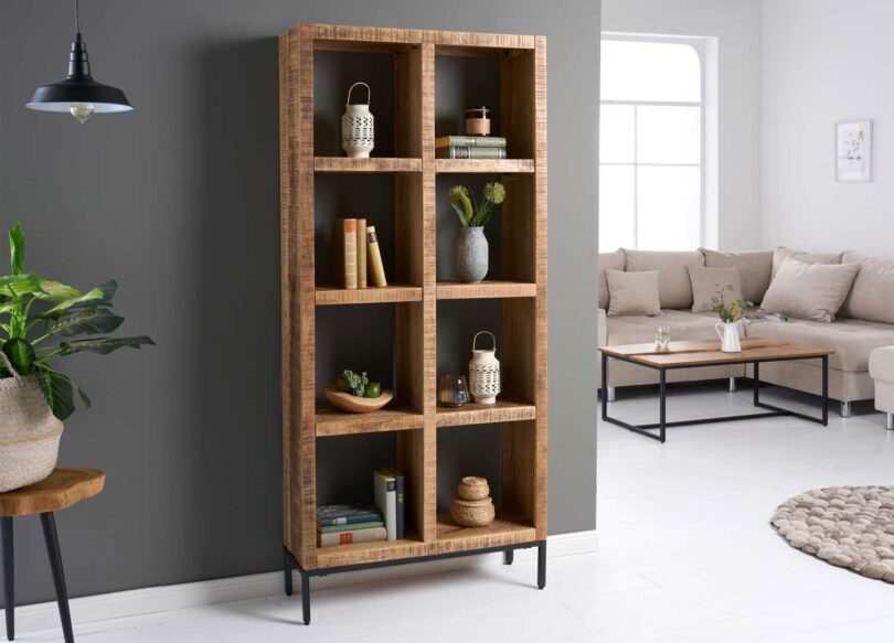 meuble bibliotheque en bois massif avec 8 cases et de la decoration