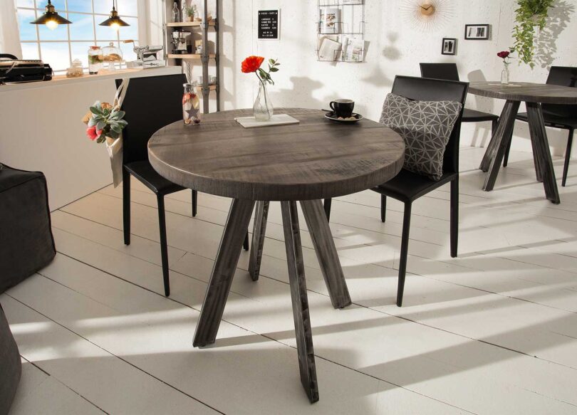 Table de salle à manger ronde en bois foncé