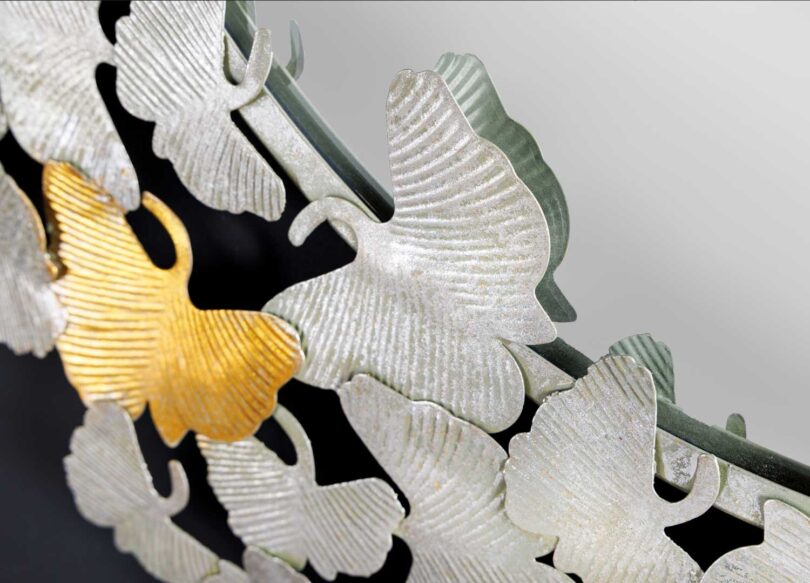 Feuilles de ginkgo dorées et argentées