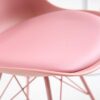 zoom sur assise en simili cuir rose