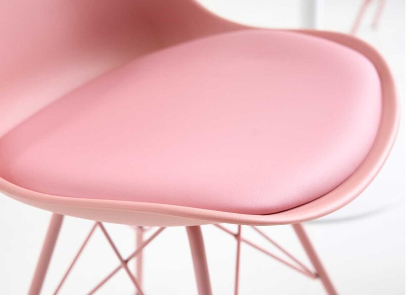 zoom sur assise en simili cuir rose