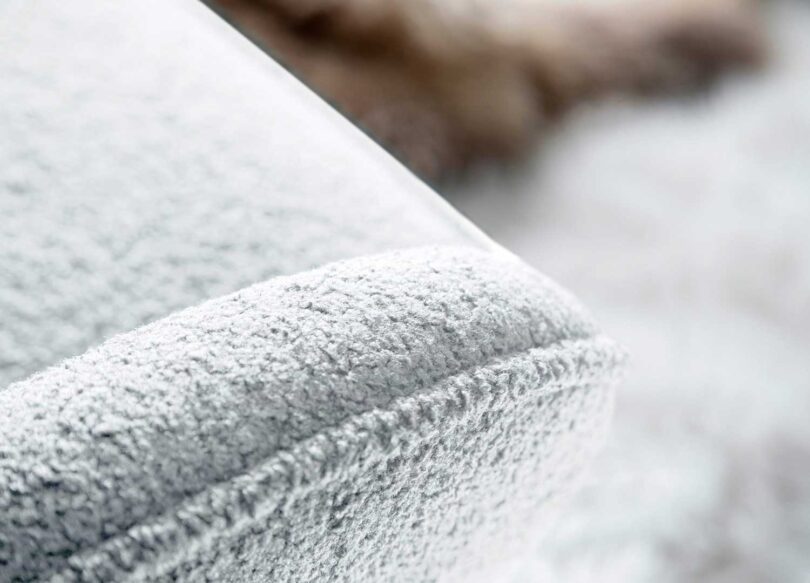 zoom sur le tissu blanc