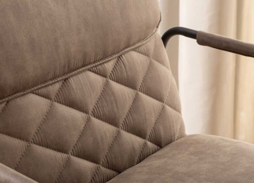 zoom sur la microfibre taupe antique style retro