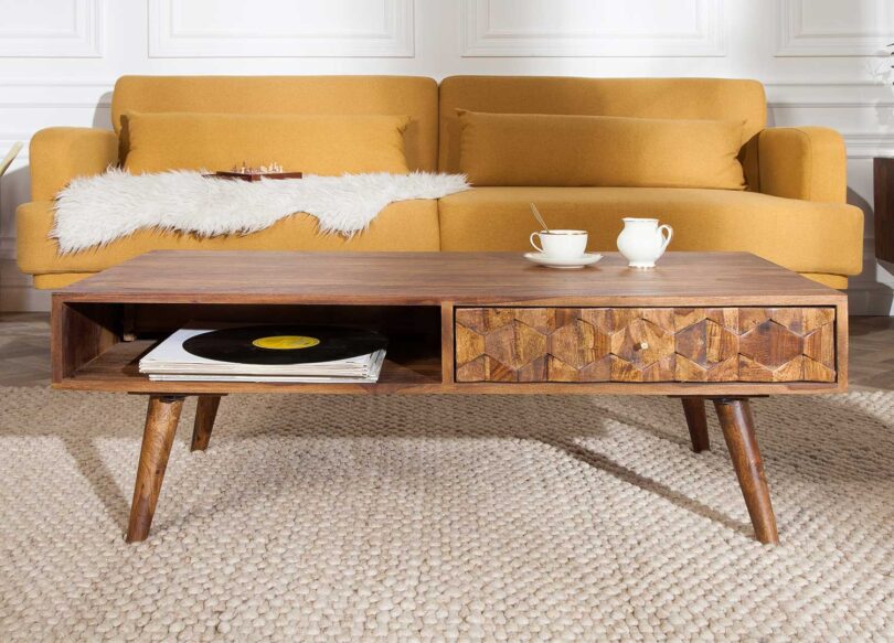 table de salon retro en bois massif avec rangements