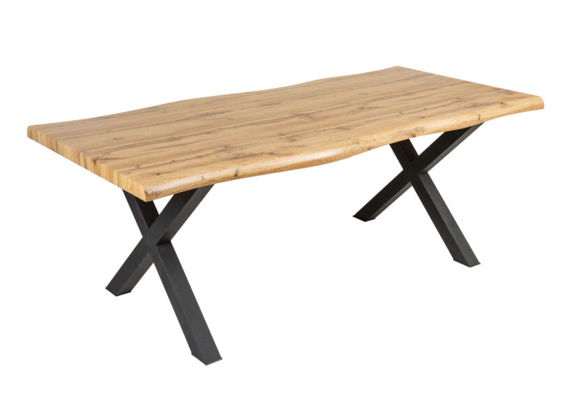 table de repas aspect chene sauvage avec des pieds en metal noir poudre style industriel