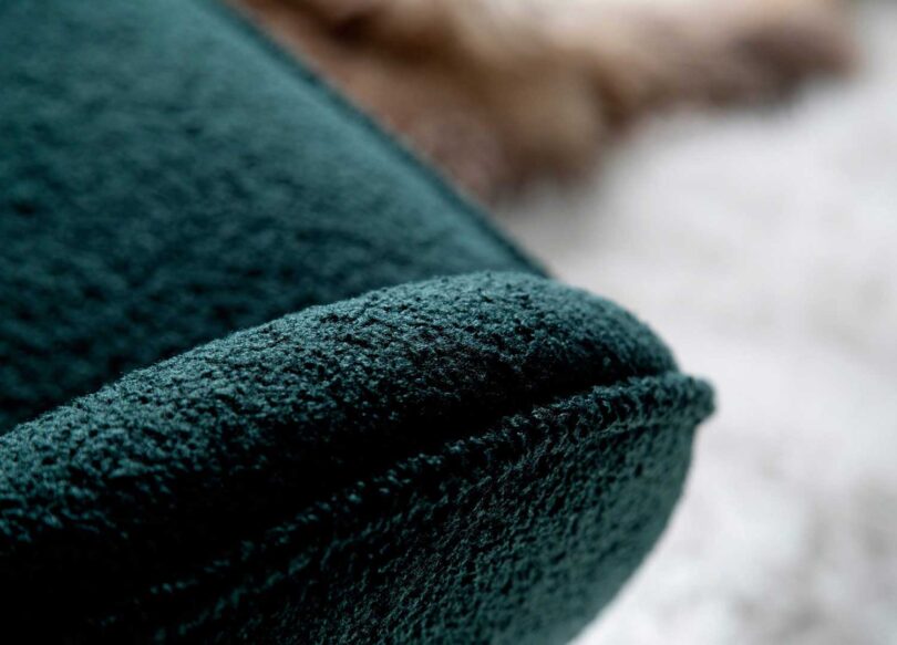 zoom sur le tissu vert fonce
