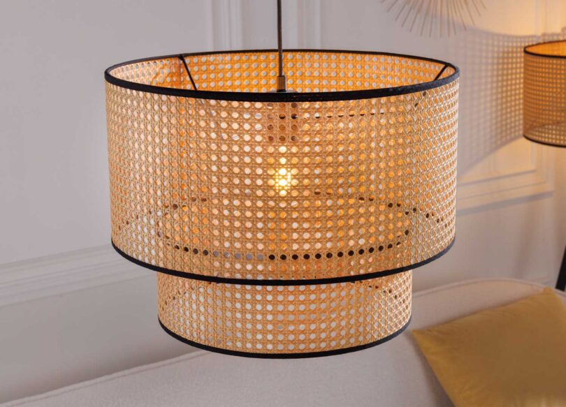 Lampe suspendue en cannage et noir
