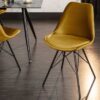Chaise en velours jaune moutarde design