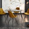 Chaise de salle à manger jaune avec table de repas design en verre
