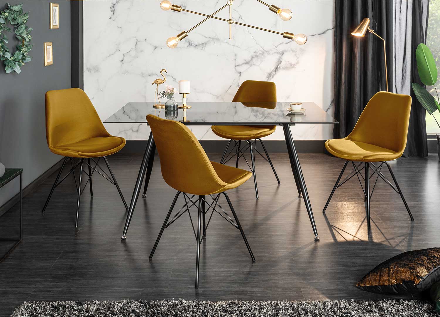 Chaise de salle à manger jaune avec table de repas design en verre