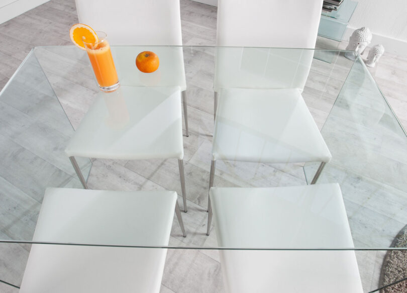Table de repas en verre pour 4 personnes