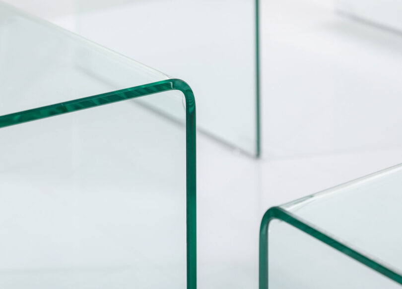 Zoom sur l'épaisseur du verre trempé des tables de salon