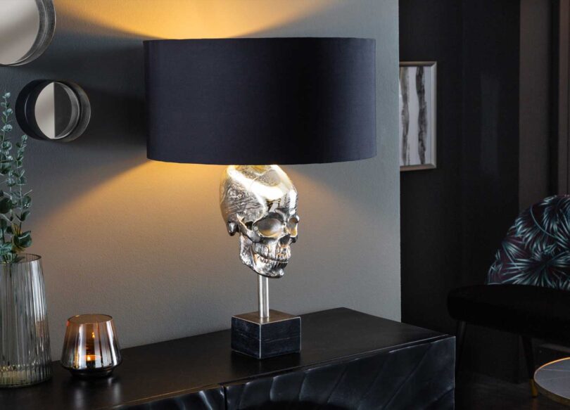 Lampe de table crâne argenté