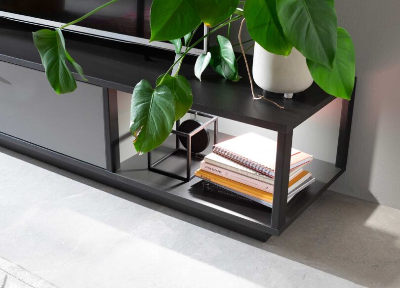 Niche ouverte grise anthracite du meuble tv
