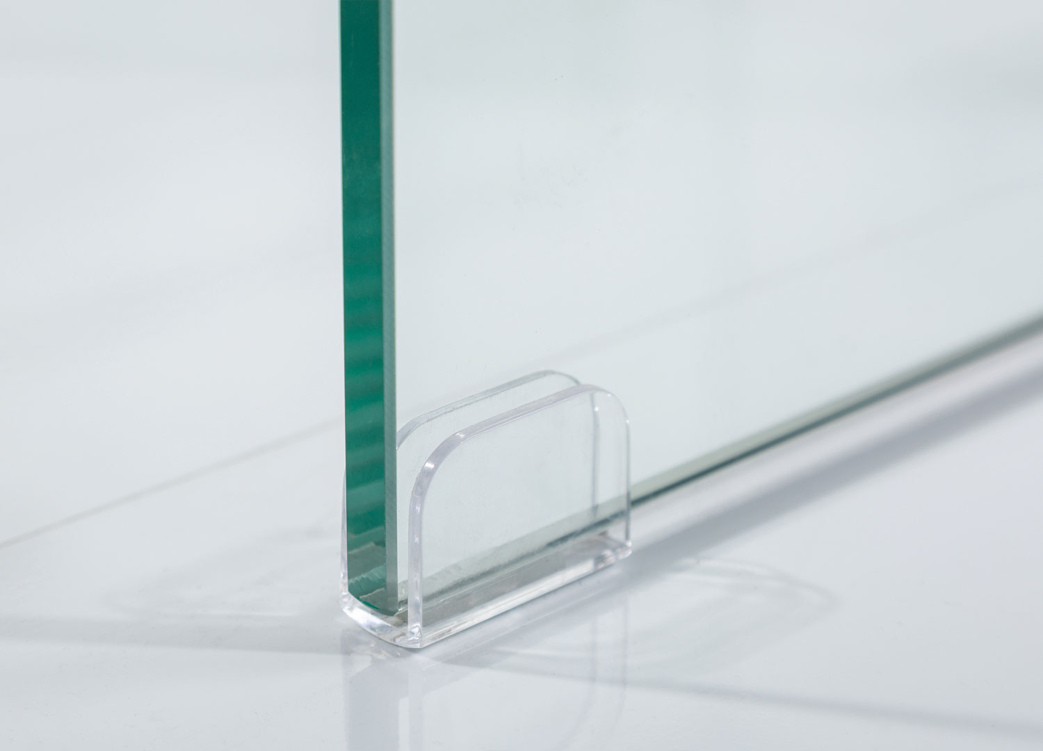 Piétement des tables basses en verre