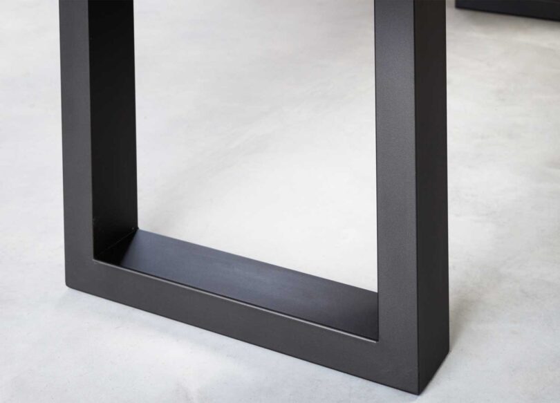 Piétement en métal anthracite du banc