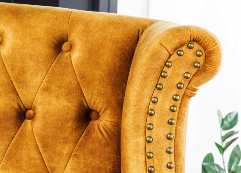 Rivets décoratifs fauteuil chesterfield
