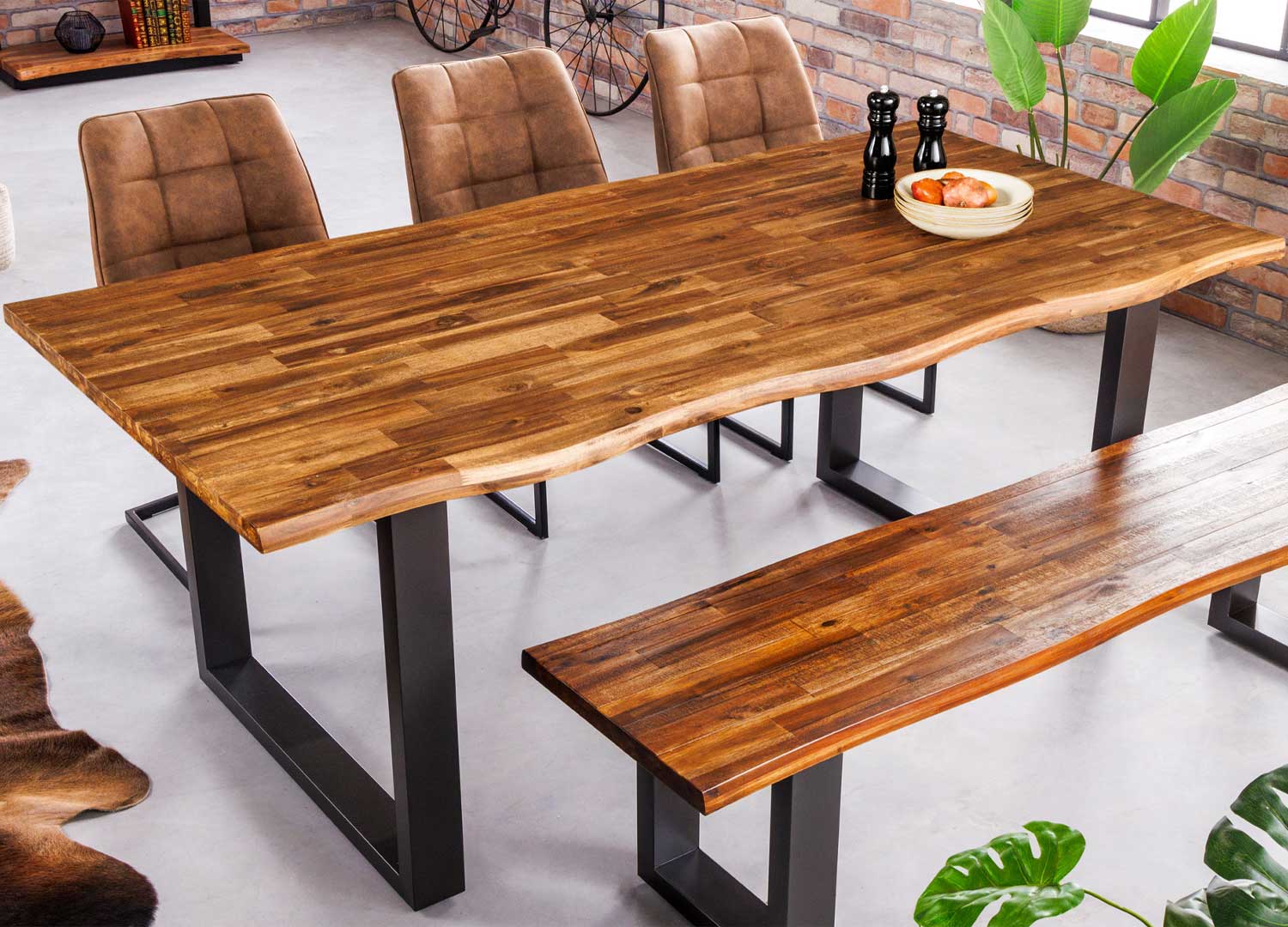 Table de salle à manger en bois naturel