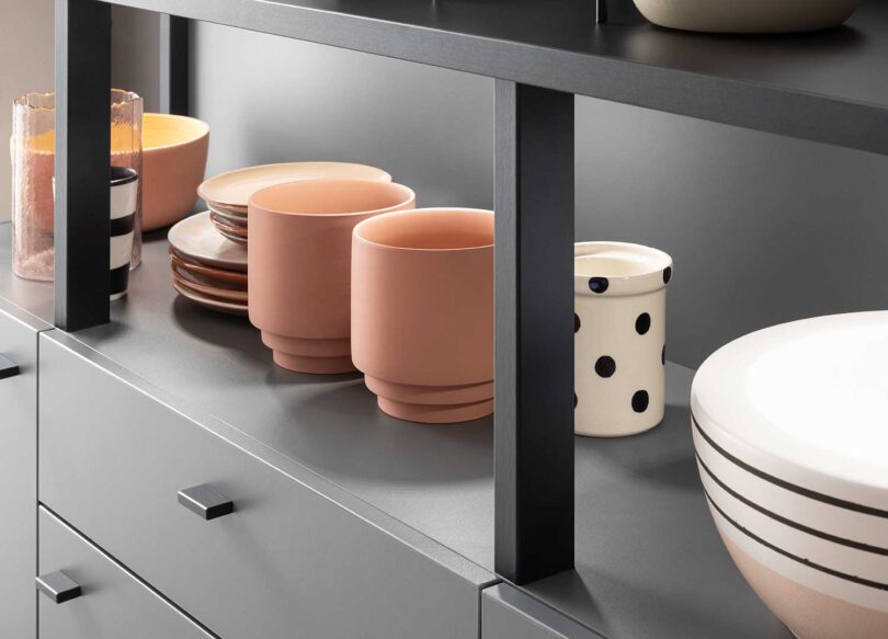 Zoom sur le buffet gris anthracite design