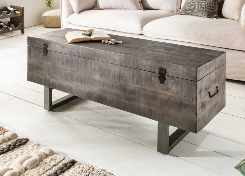 coffre d entree ou de couloir en bois massif style industriel