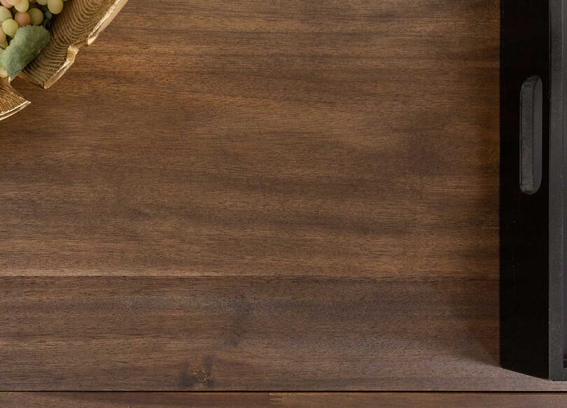 zoom sur la structure du buffet en bois plaqué