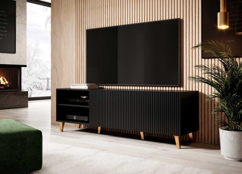 meuble tv 150 cm avec 2 portes rainurees et des pieds en pvc dores