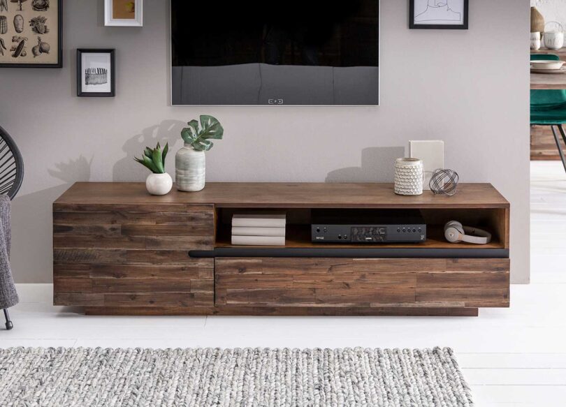 meuble tv 170 cm 2 portes et 1 niche avec passage de cable et detail en fer
