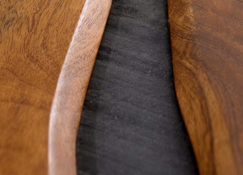 table de salon en bois massif avec centre en imitation ardoise originale