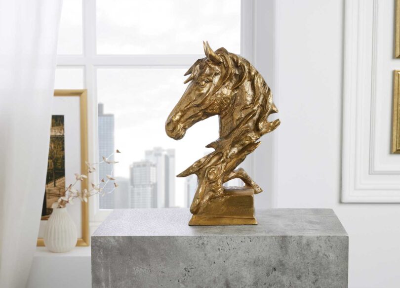 Buste de cheval doré