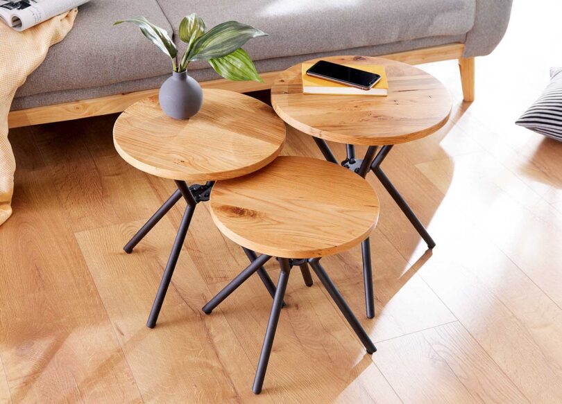 Tables basses rondes en bois naturel