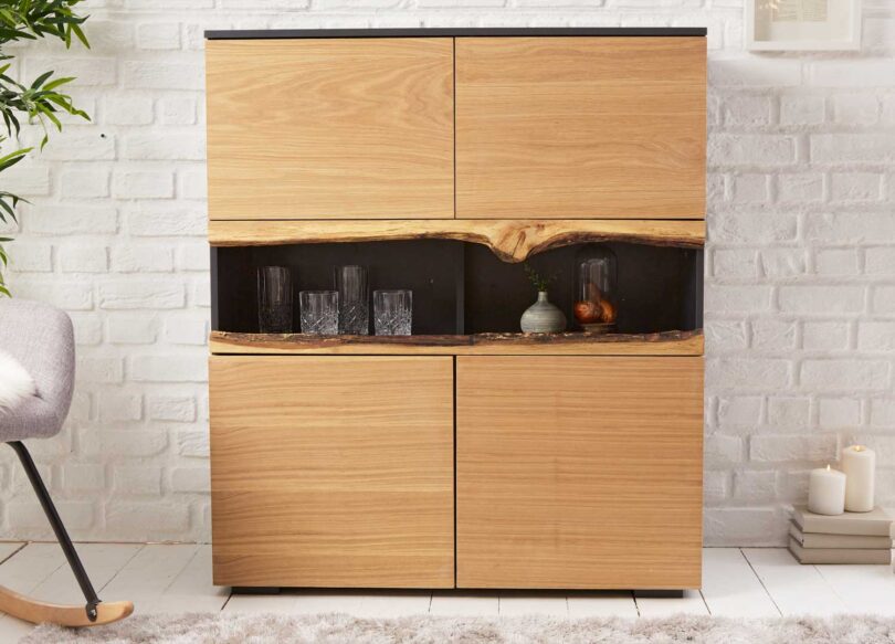 Buffet vu de face en bois et MDF