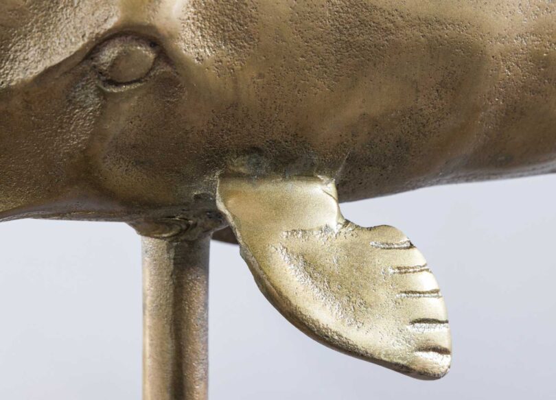 Nageoire de la décoration baleine dorée