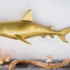 Requin mural en or