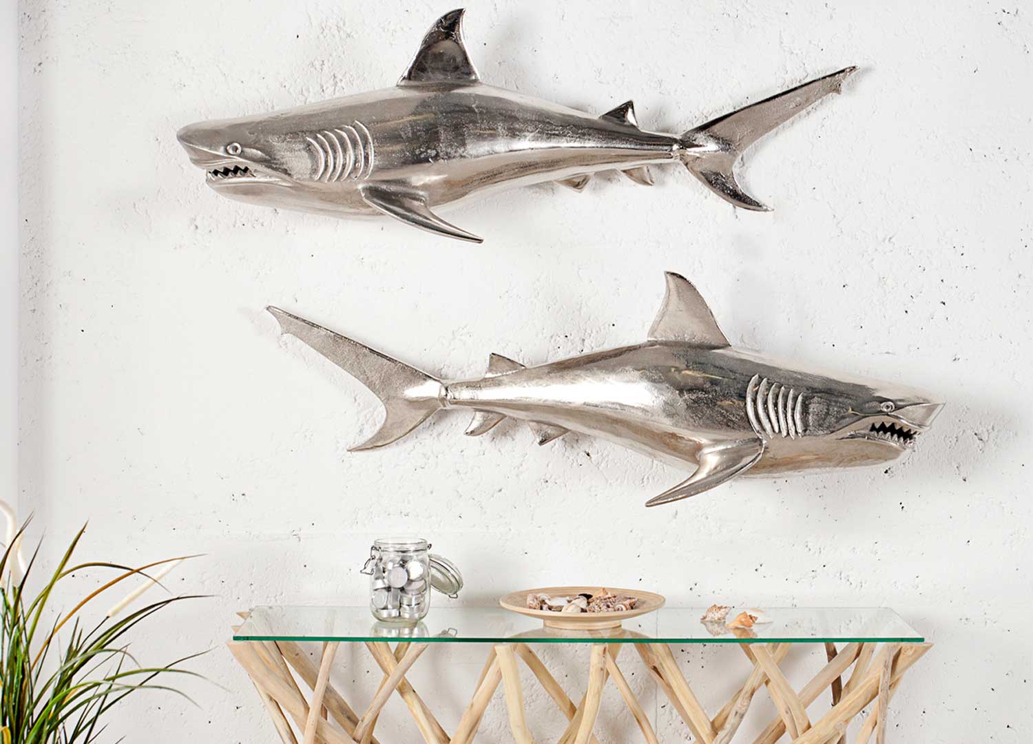 Requin mural en métal argenté