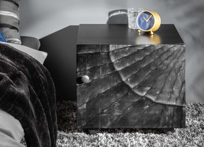 Table carré pour chambre ou salon