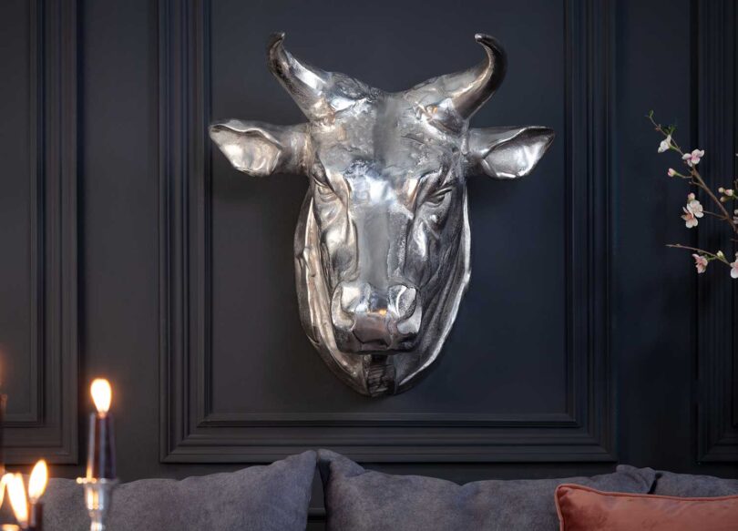 Tête de taureau en métal argenté mural