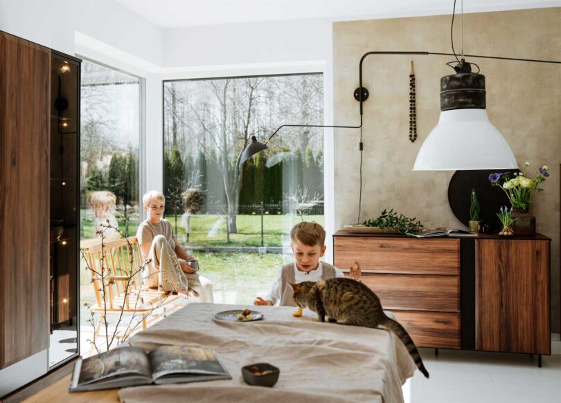 meuble de rangement buffet 150 cm structure et facades imitation chene fonce et pieds en metal noir