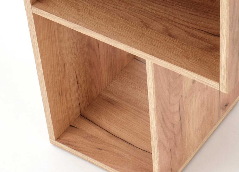 bureau avec compartiments de rangement