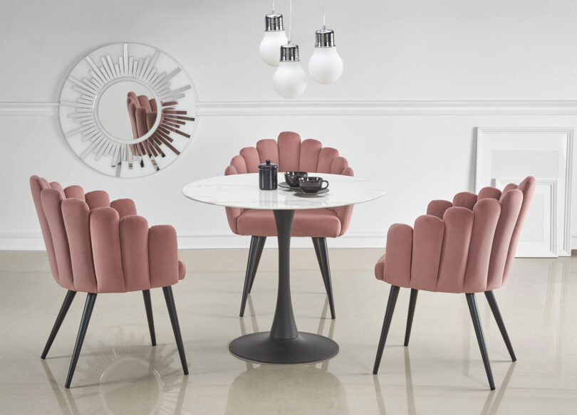 table de repas ou cafe aspect marbre en verre et pieds noir