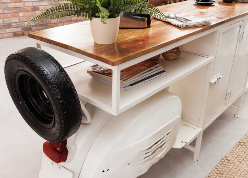 Arrière du bar scooter blanc métal et bois de manguier massif