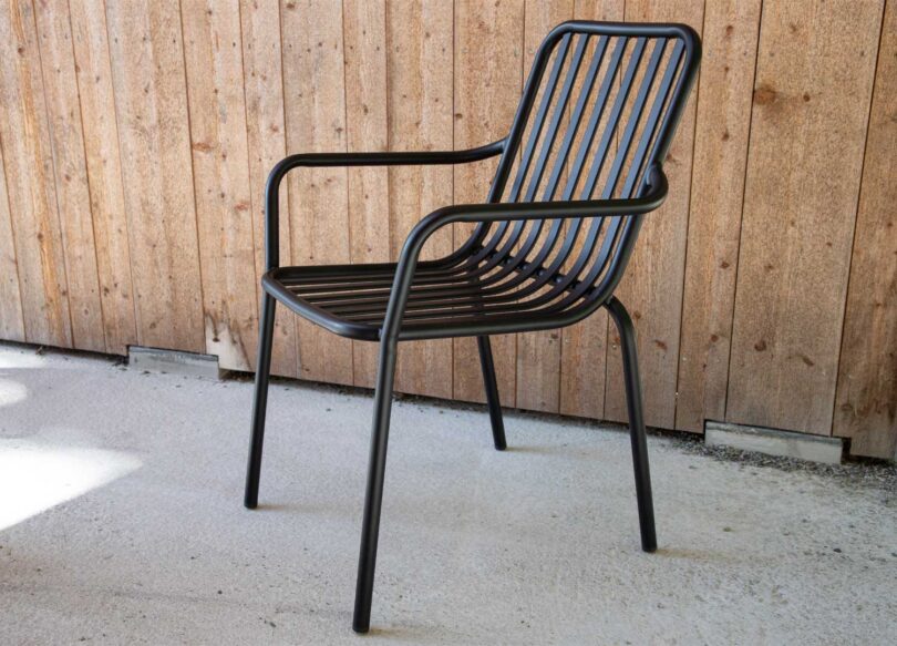 Chaise d'extérieur en métal noir
