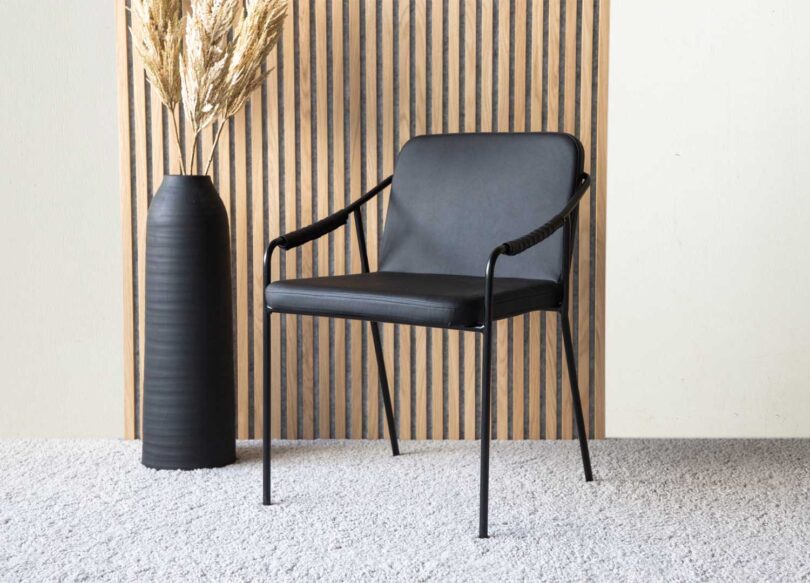 Chaise de salle à manger en simili cuir noir