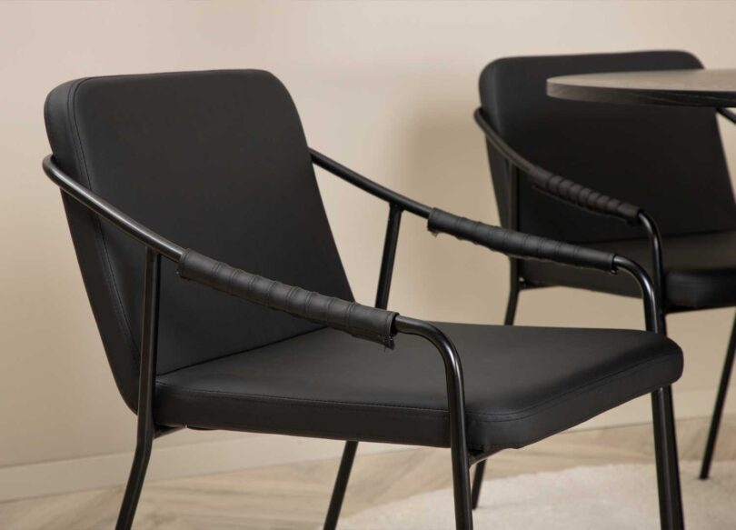 Chaise de séjour noir design