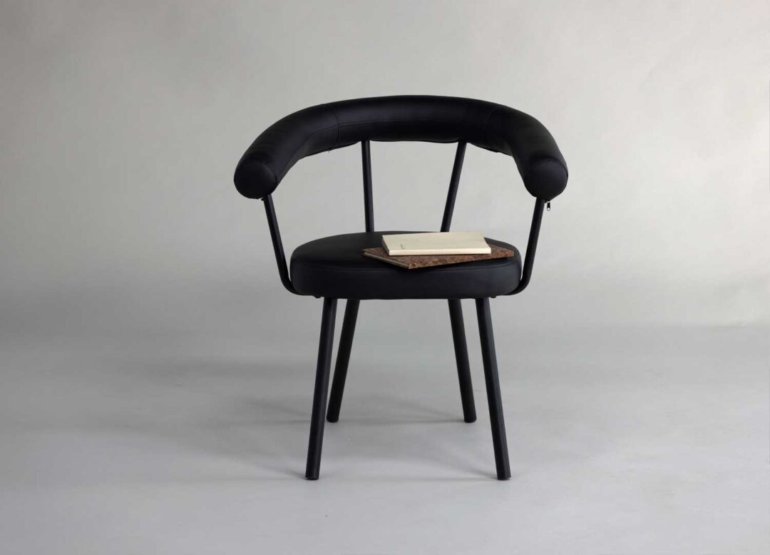 Lot de 2 chaises de salle à manger noires en simili cuir