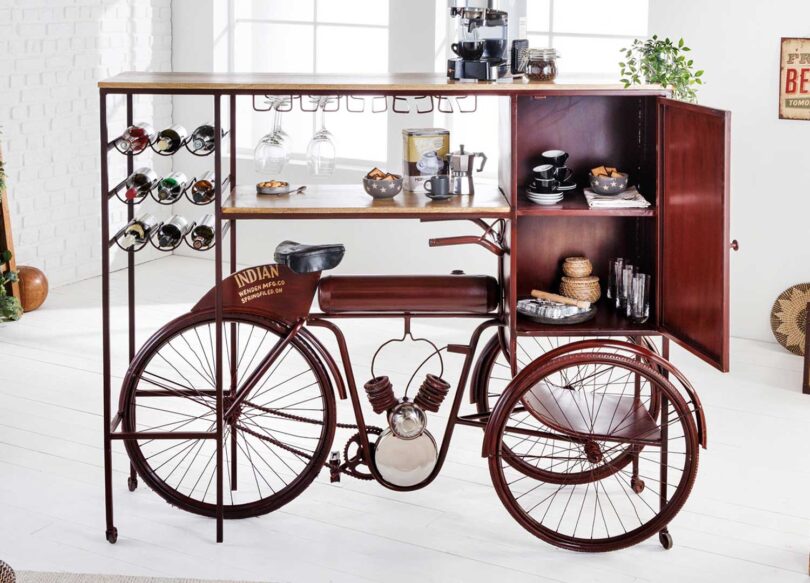 Ouverture du meuble de bar vélo vintage
