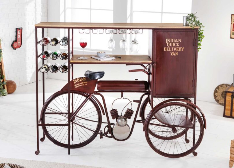 Meuble de bar en métal marron et tablettes en bois de manguier massif