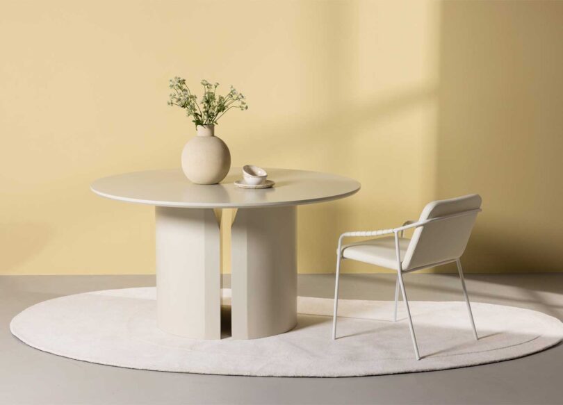 Table de salle à manger ronde couleur beige design
