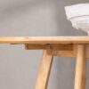Zoom sur le dessous de l'allonge en bois