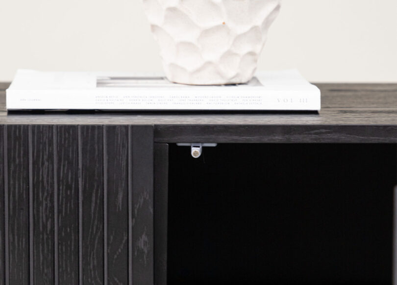 systeme push to open sur le buffet moderne noir